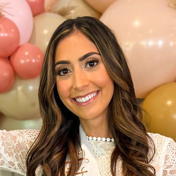 Meet your Posher, Danielle - Picture 1 of 1